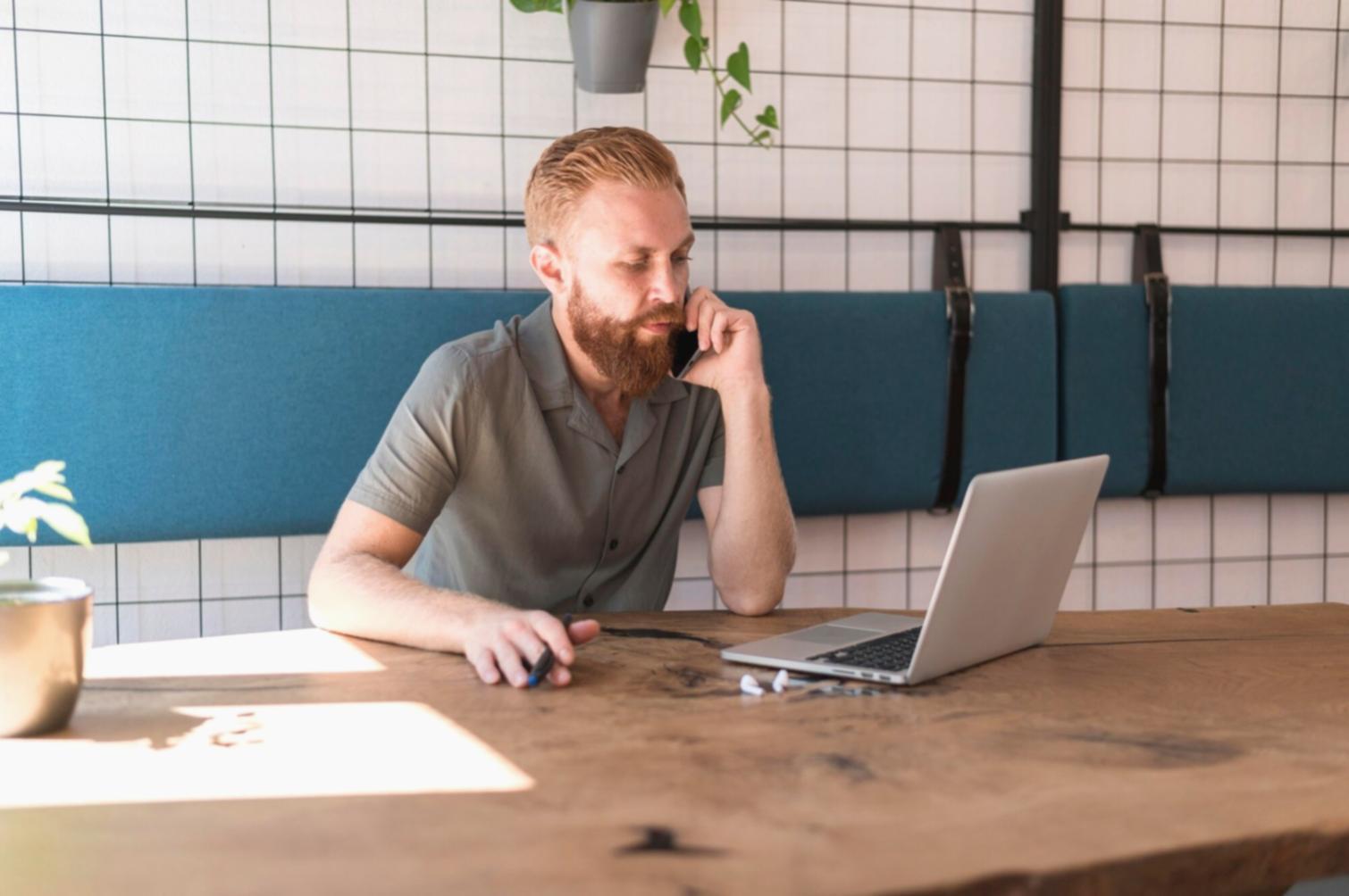 Tableau de bord d'analyse financière avec indicateurs de performance